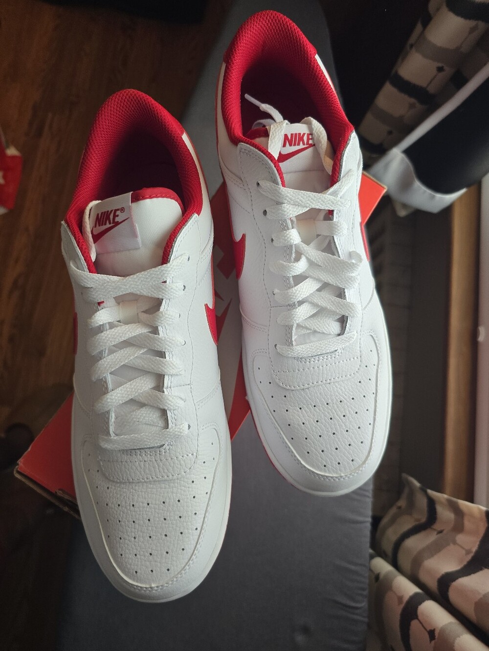 11.5 Mens BIG NIKE lows Red & White Sneakers (NEW) Damage Box - Picture 6 of 8